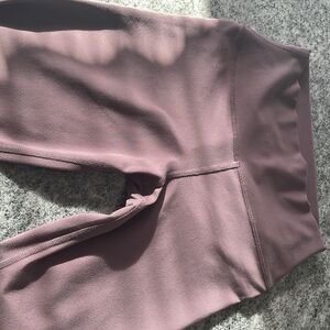 Alo Yoga Airbrush leggings.